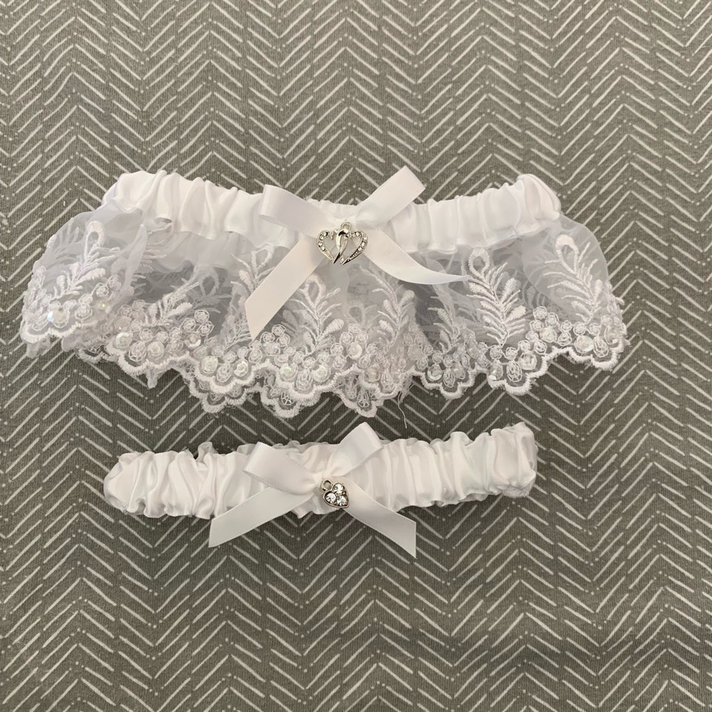 BNWOT garter set